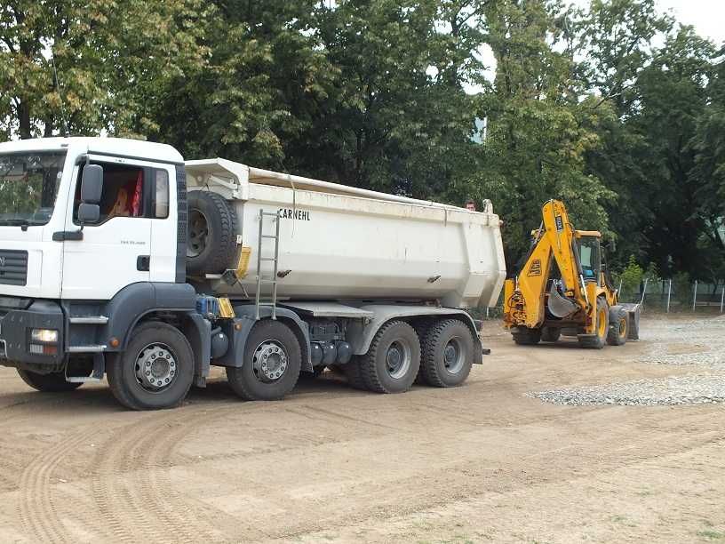 Defrisari terenuri de vegetatie salbatica, nivelari terenuri