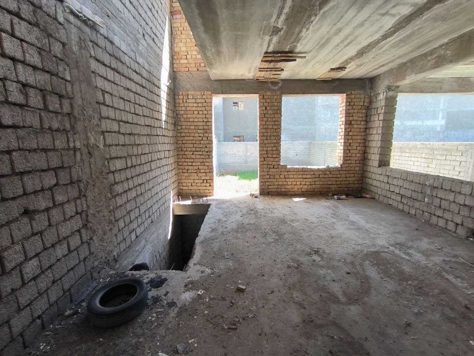 SOTILADI 2 qavat korobka hovli 2.6 sotix Xonobod. Mo'ljal 352 maktab