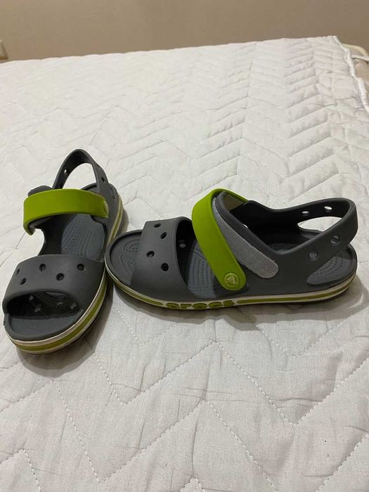 детские сандалии crocs j2