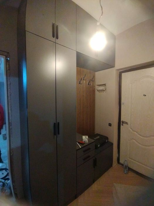 Кухни, шкафы-купе и другая мебель на заказ. От замера до установки!

С