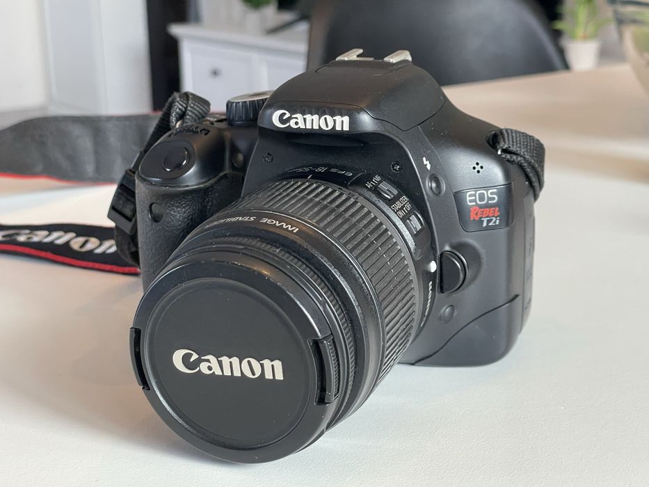 DSLR Canon EOS 550D (Rebel T2i) + Geantă foto (Citiți descrierea)
