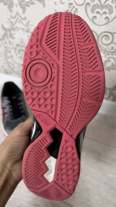 Продам кроссовки