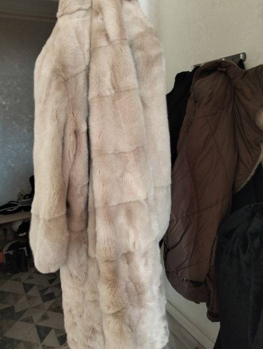 Шубка длиннчя размер 46