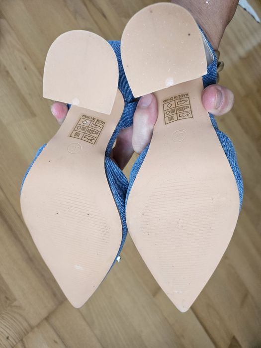 Sandale denim cu ornament din strassuri