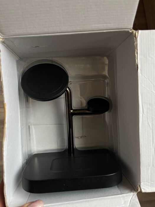 Магнитна стойка 3 в 1 безжично зарядно за телефон, часовник и слушалки