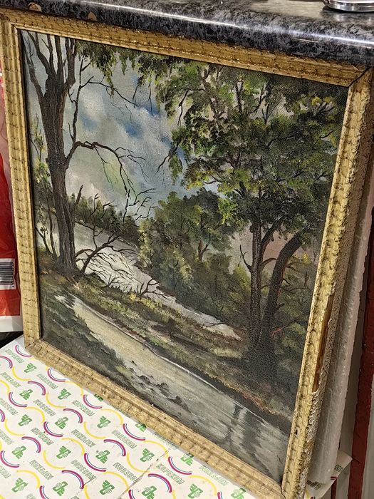 Стара маслена картина върху платно с дървена рамка