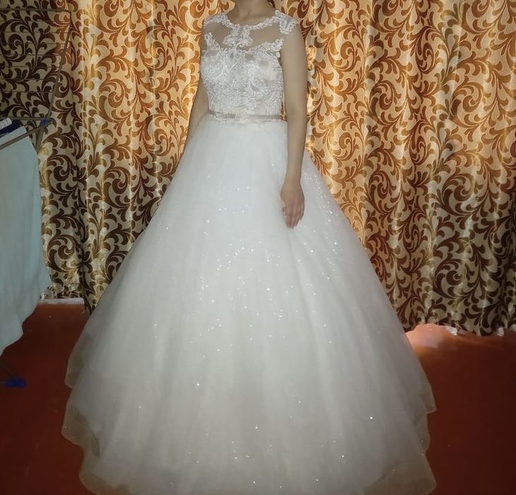 Пышное свадебное платье в пол