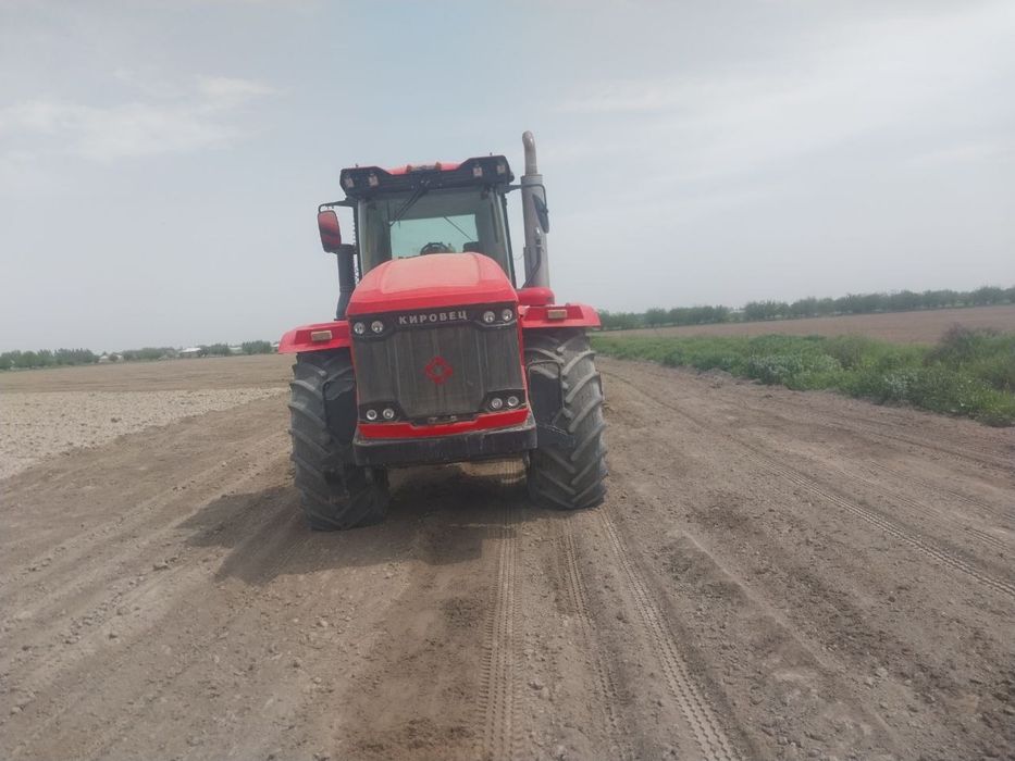 Трактор Кировец K-730М.