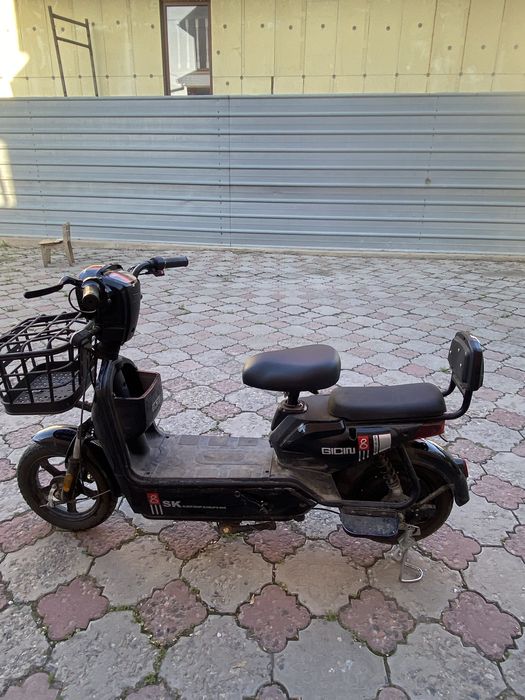 Скутер ск8 б/уная састаяние хороший