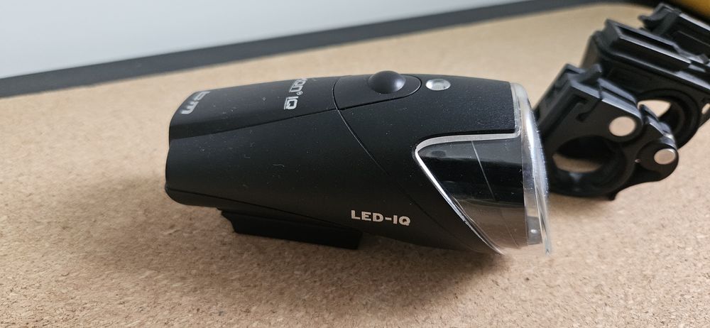 Far lumini bicicleta Busch & Müller IXON IQ