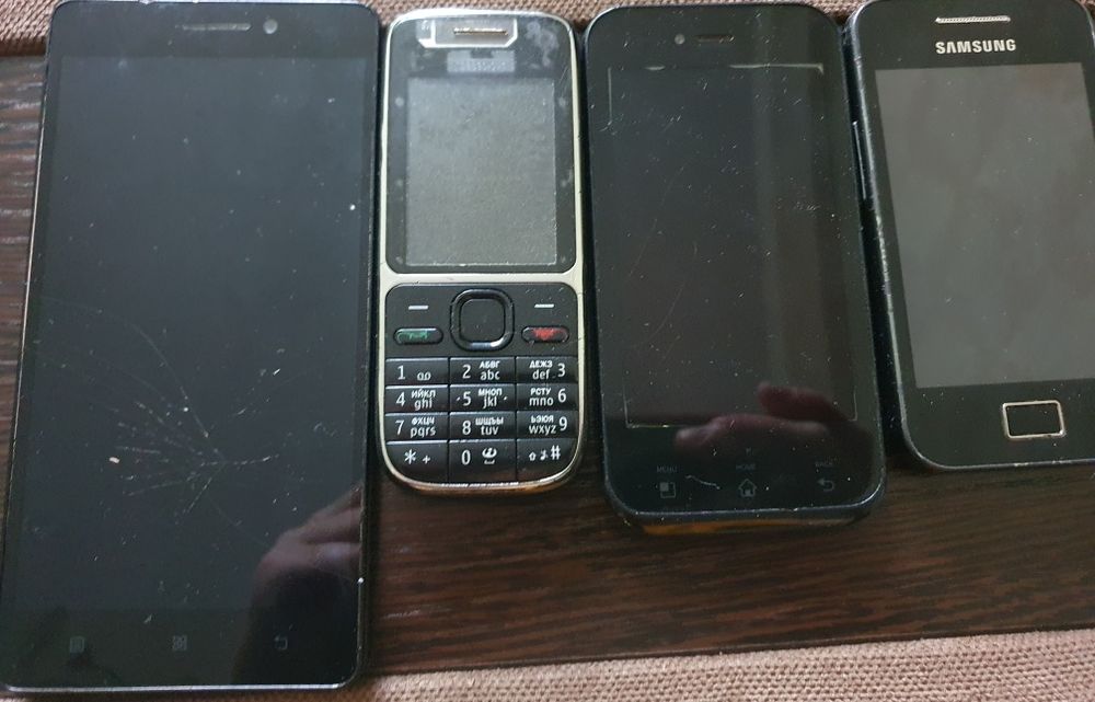 Продам телефоны на запчасти