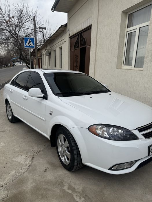 Жентра идеал автомобил