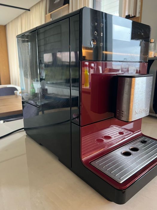 Кафемашина miele cm5300 obsidian red