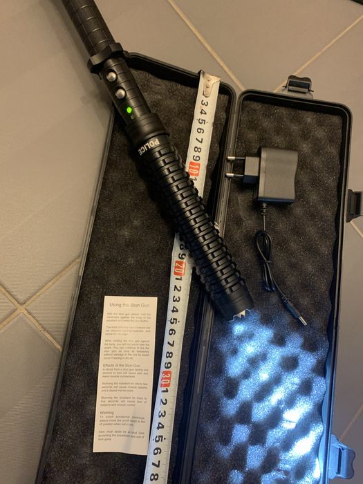 Baston Electrosoc f puternic cu lanterna 100000KV