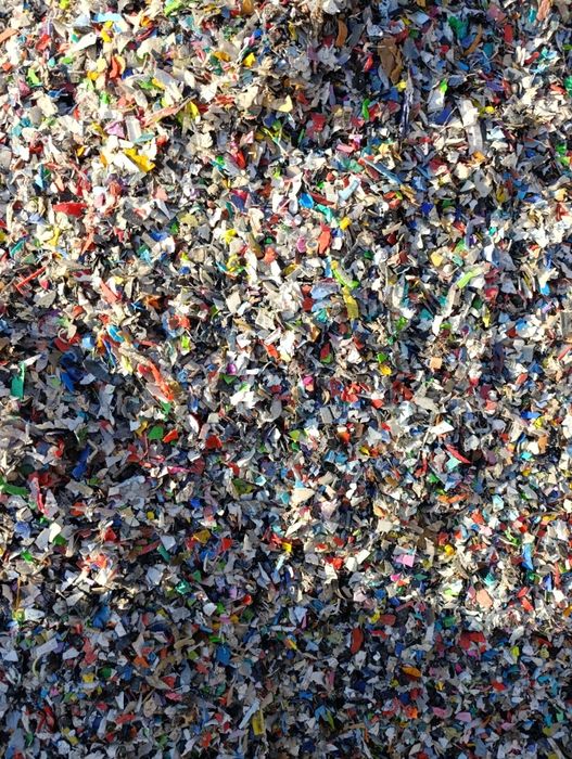 Пластмасса бор майдаланган  сувда чўкмайди