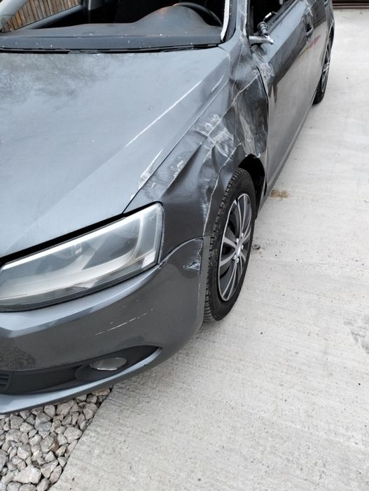 Bara fata vw Jetta 2012 . 1.6 tdi cayc. Manuala