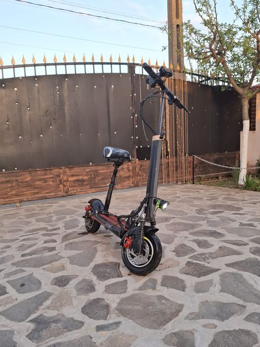 Trotinetă electrică  de vânzare stare foarte buna. Cu tot cu încărcător .