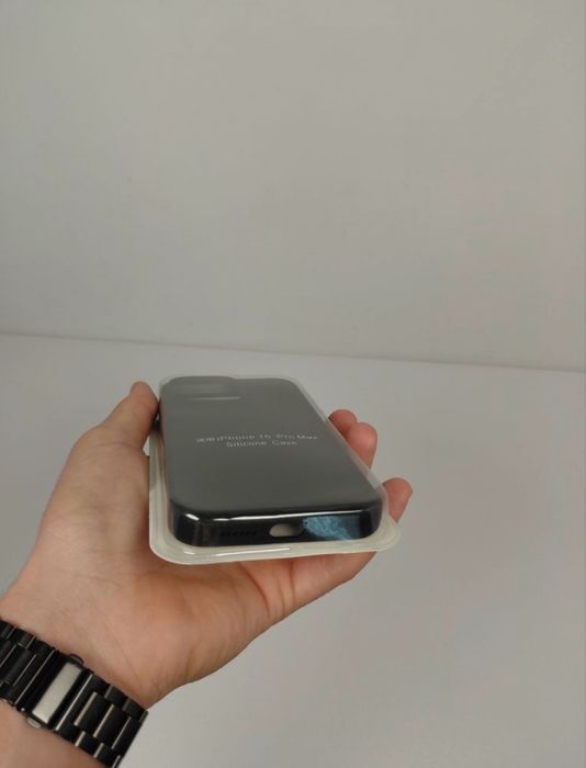 Husa neagra Apple Iphone 16 Pro Max