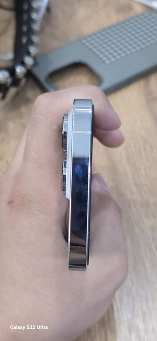 Iphone 14 pro 128 есть снизу чёрное пятно