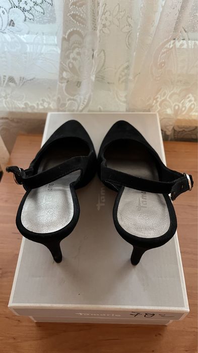 Обувки/сандали Tamaris нови