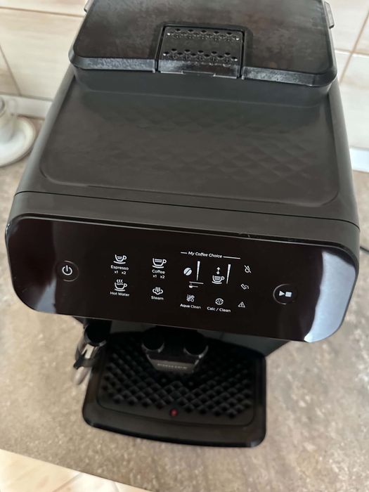 Vand aparat de cafea  boabe si macinata .  Apararat folosit doar de doua ori! Este ca nou!!! Negociabil