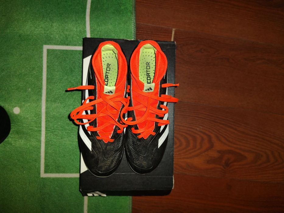 Като нови Бутонки adidas predator