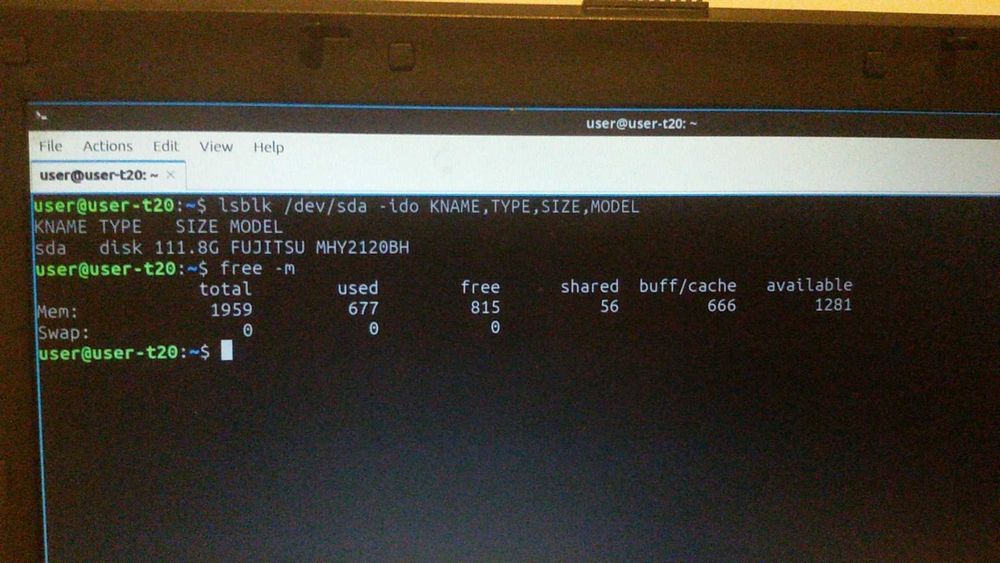 Лаптоп Toshiba Satellite L40-14F с дефекти за лека работа или за части