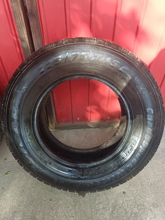 Vând 2 anvelope de iarnă Tigar 225/75/R16 C