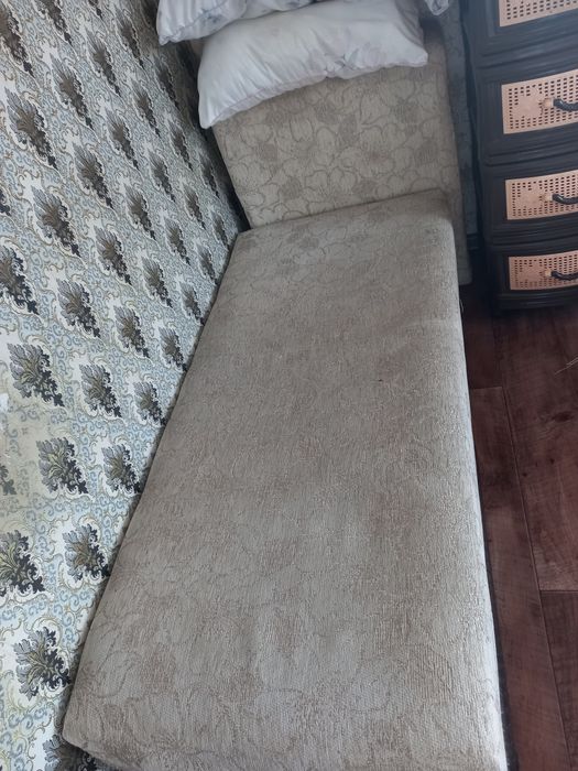 Продам  кушетку-диванчик б/у.