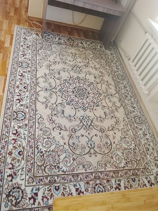 Продаётся ковёр 2/3 и 5/3