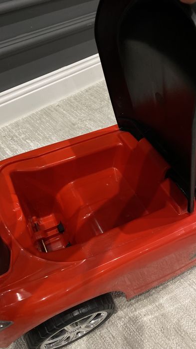 Пррдам машинку толокар новая