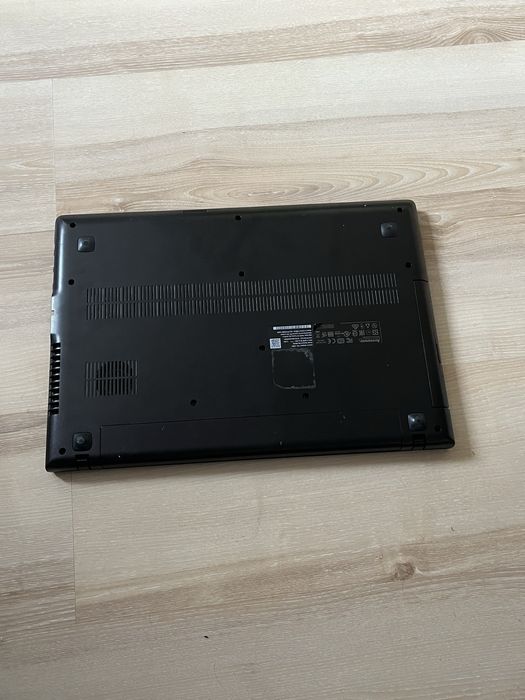 Laptop Lenovo (specifitatii in descriere)