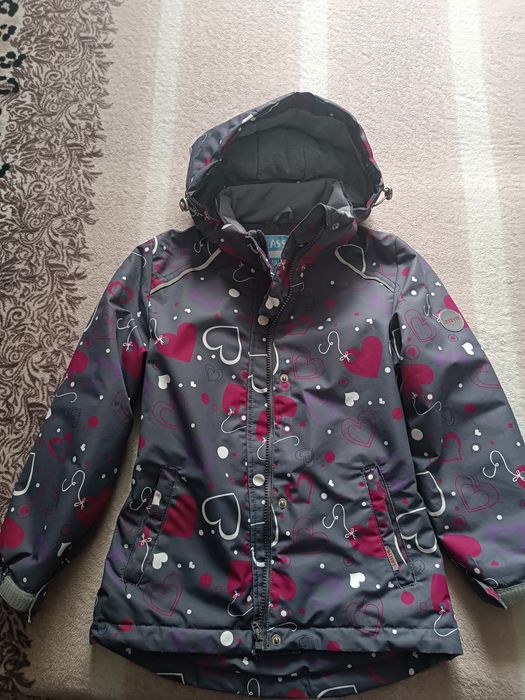 Продам подрастковую куртку женскию