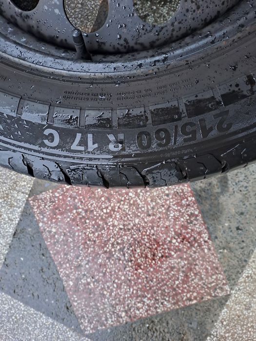 Semperit van,life 215 60 17 ц  2025 година