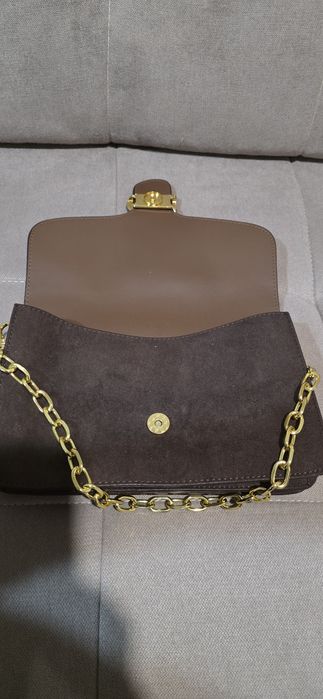 Geanta medie un accesoriu deosebit la tinuta