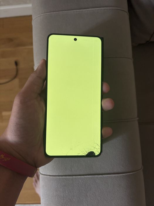 IQOO Neo 10 со сломаным экраном
