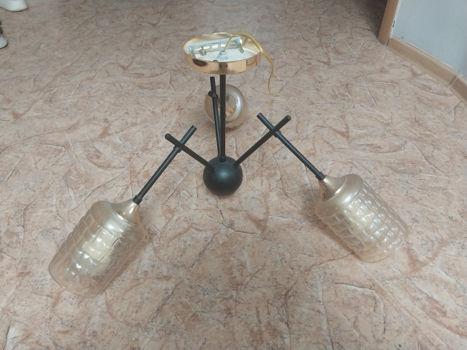 Люстра с 3 плафонами