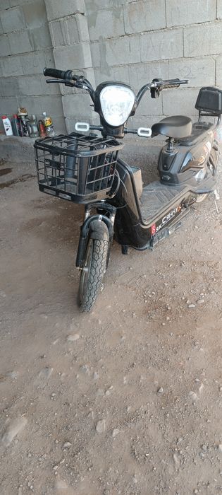 Ска8 электриски скутер