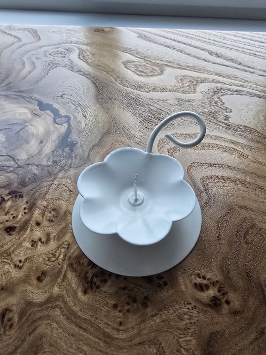 Подсвечник на иголке