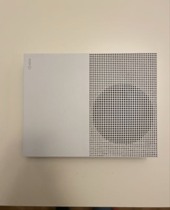 Xbox One S 500GB – funcțional, cabluri originale, fără controller