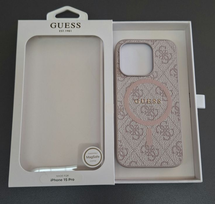 Оригинален кейс GUESS за iPhone 15 pro в розов цвят с вграден MagSafe кожен гръб за айфон 17