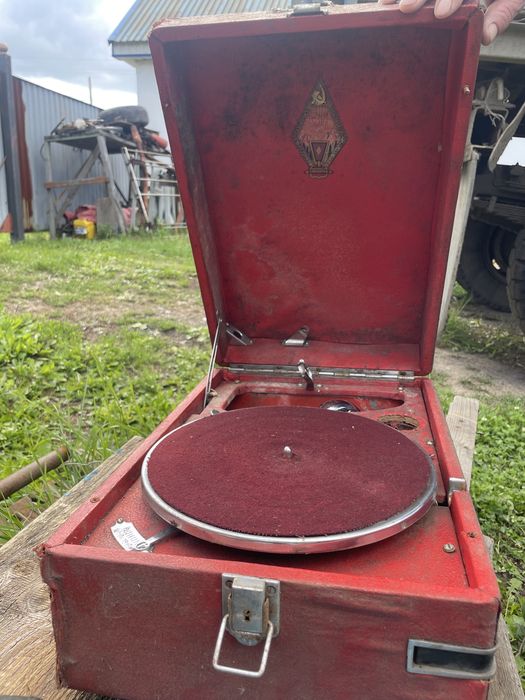 Продам Патефон оригинал в хорошем состоянии