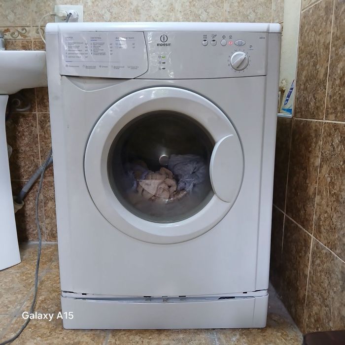 Продается стиральная машина INDESIT не рабочая