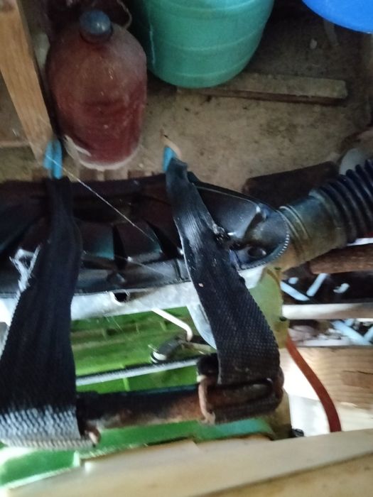 Vând atomizor pe benzină pentru stropit vie,pomi
