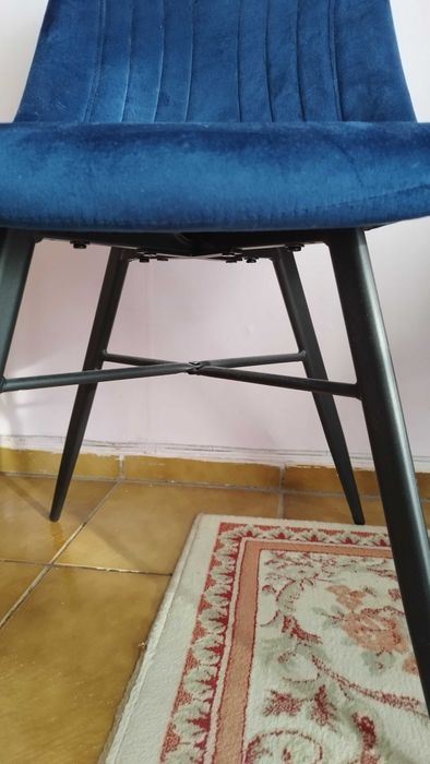 Трапезен стол в синьо, метална конструкция