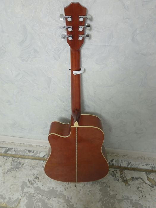 Продам гитару новая