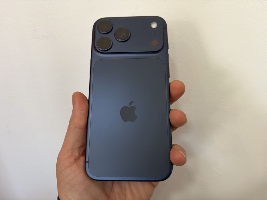 Iphone 17 Pro Max, Deep Blue, pentru piese/recarosare