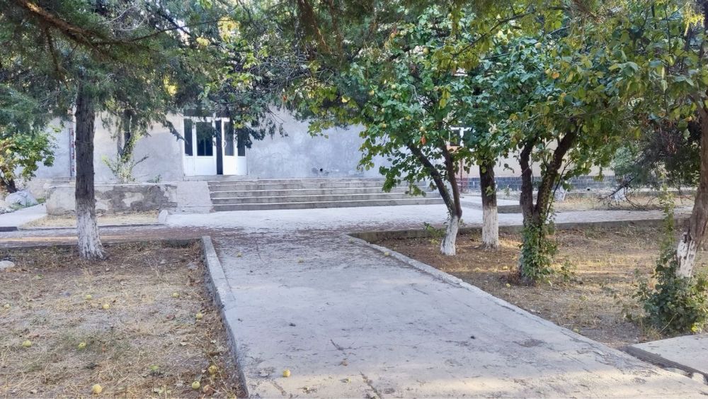 16 соток ер майдони, 500 кв.м. бино СОТИЛАДИ