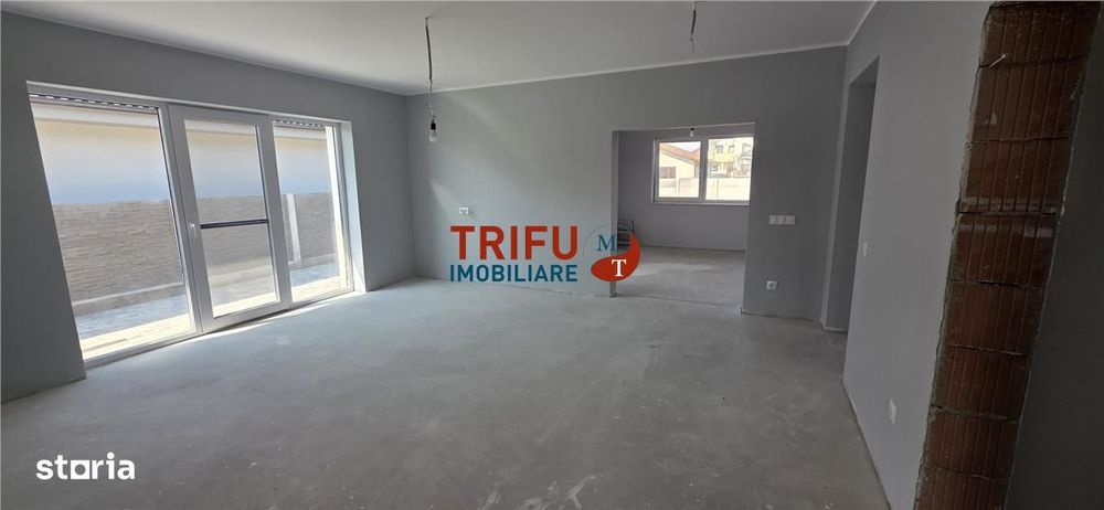 Case de vânzare în diferite stadii de construcție