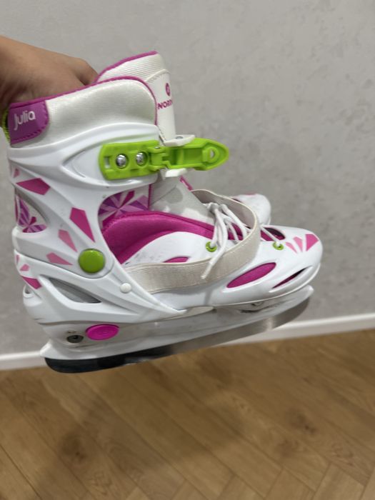 Продам конкьки для девочки